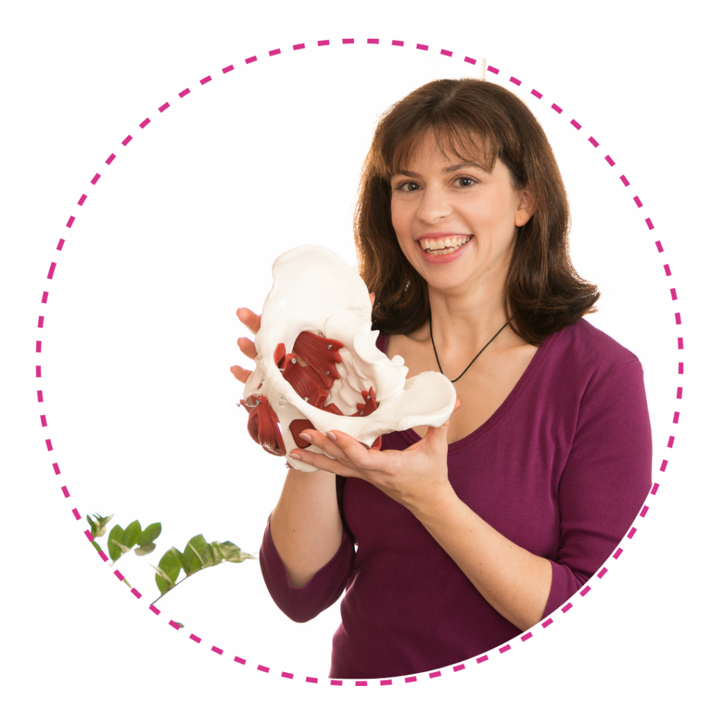 Regina Schmitt Profilbild mit Becken-Modell